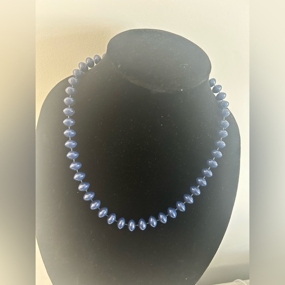 Vintage Elegant Blue Beaded Necklace - Picture 2 of 4